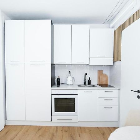 Bright Tiny Studio - Shared Pool & Sauna - Free Parking - Air Condition Muralto Exteriér fotografie