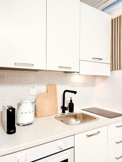 Bright Tiny Studio - Shared Pool & Sauna - Free Parking - Air Condition Muralto Exteriér fotografie