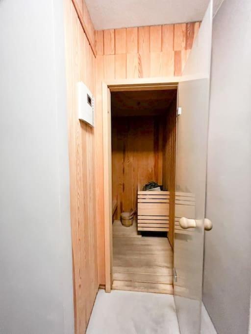 Bright Tiny Studio - Shared Pool & Sauna - Free Parking - Air Condition Muralto Exteriér fotografie